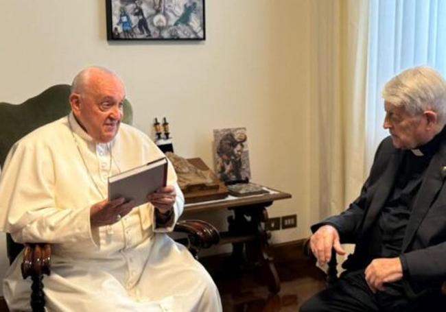 El Papa, durante la audiencia que concedió al sacerdote Luis Lezama.