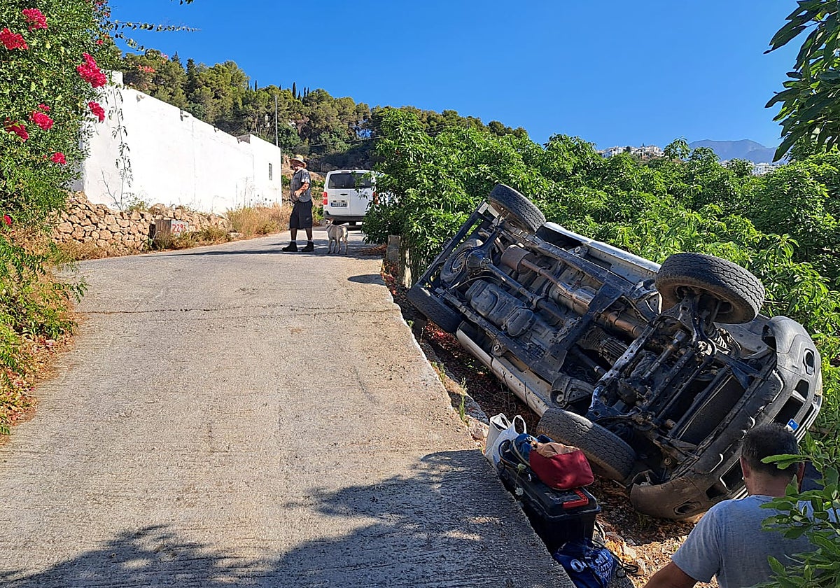 Imagen del vehículo siniestrado este lunes en la zona del Camino de las Moreas.