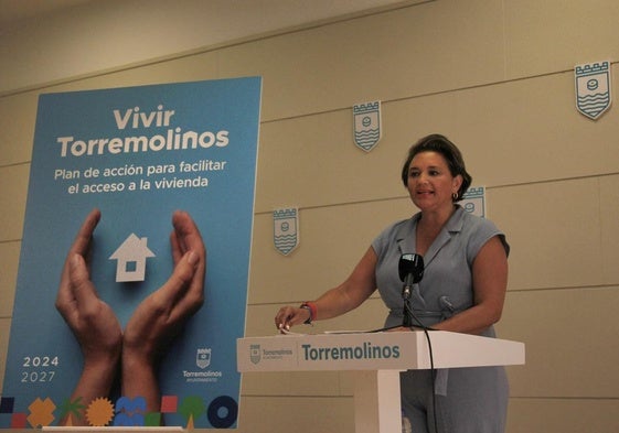 La alcaldesa de Torremolinos, Margarita del Cid, presenta el plan municipal para facilitar el acceso a la vivienda.