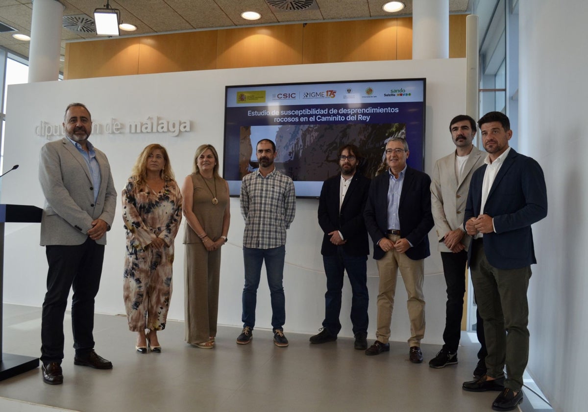 Francisco Salado, Roberto Sarro, José Luis Pérez, Jorge Pedro Galve, Francisco Vázquez y otros miembros del proyecto durante su presentación.