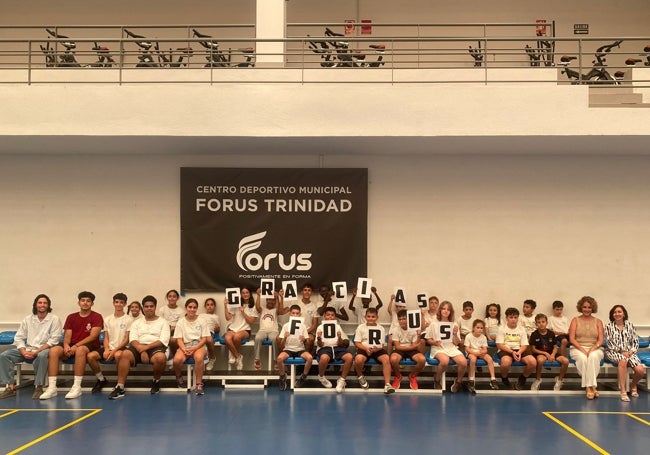 Grupo de escolares que participan en esta nueva edición del campamento de verano de la Fundación Javier Imbroda.