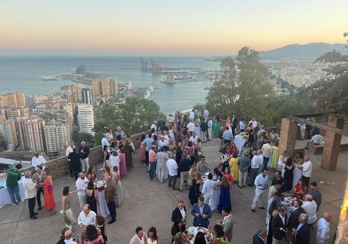 La velada reunió a medio millar de personas en el castillo de Gibralfaro.