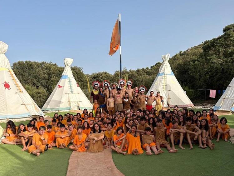 El campamento facilita una experiencia lúdica inolvidable a los participantes.