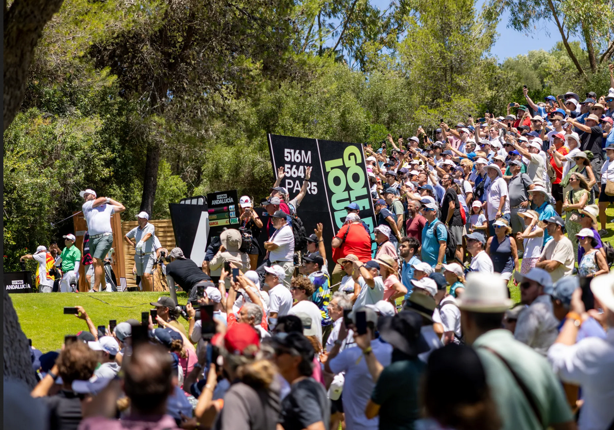 Imagen principal - Burmester lidera en una emocionante primera jornada del LIV Golf de Valderrama