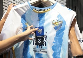 Así es la nueva y rompedora camiseta del Málaga