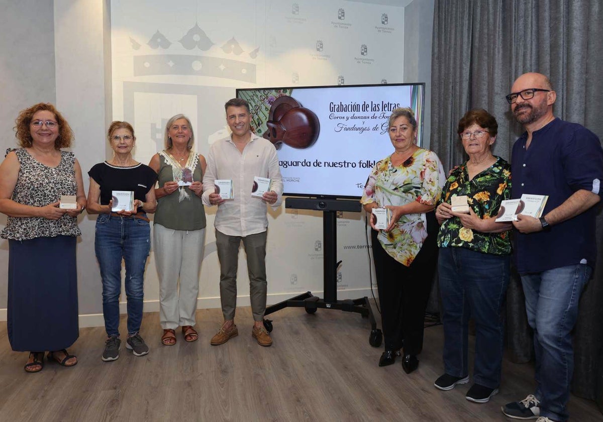 Acto de presentación de la iniciativa en el Ayuntamiento de Torrox.