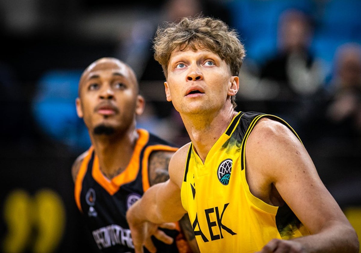 Kuzminskas, con la camiseta del AEK.