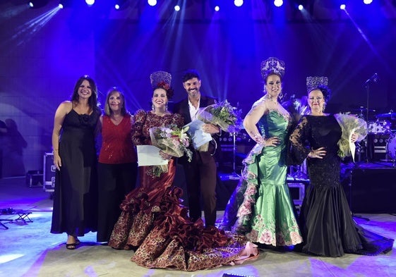 Entrega de premios a las triunfadoras del certamen.