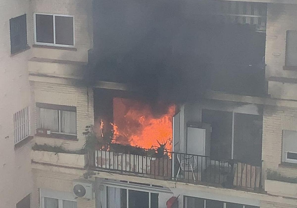 Seis evacuados al hospital tras el incendio de una vivienda en Alfacar