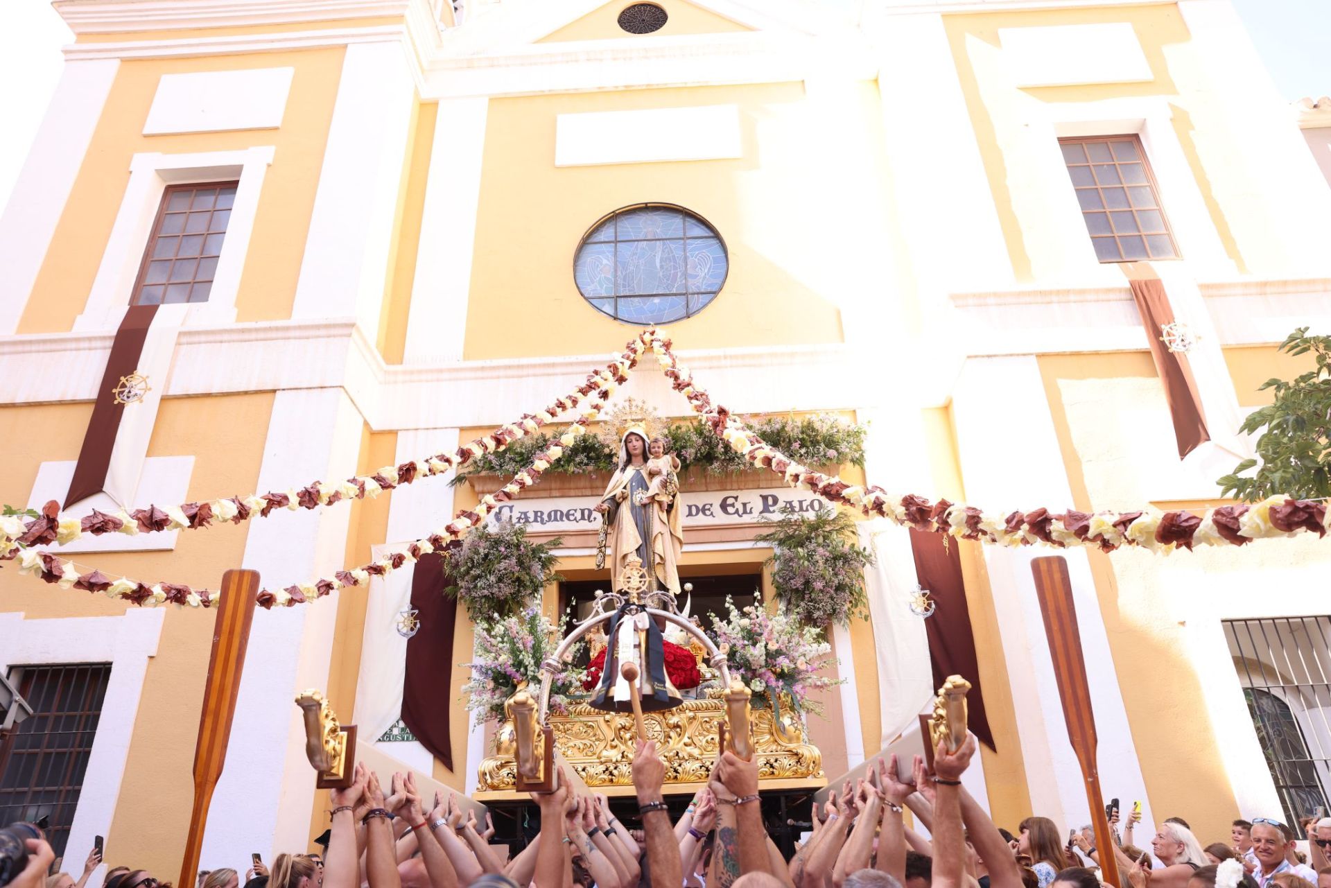 Salida de la Virgen del Carmen de la iglesia de El Palo