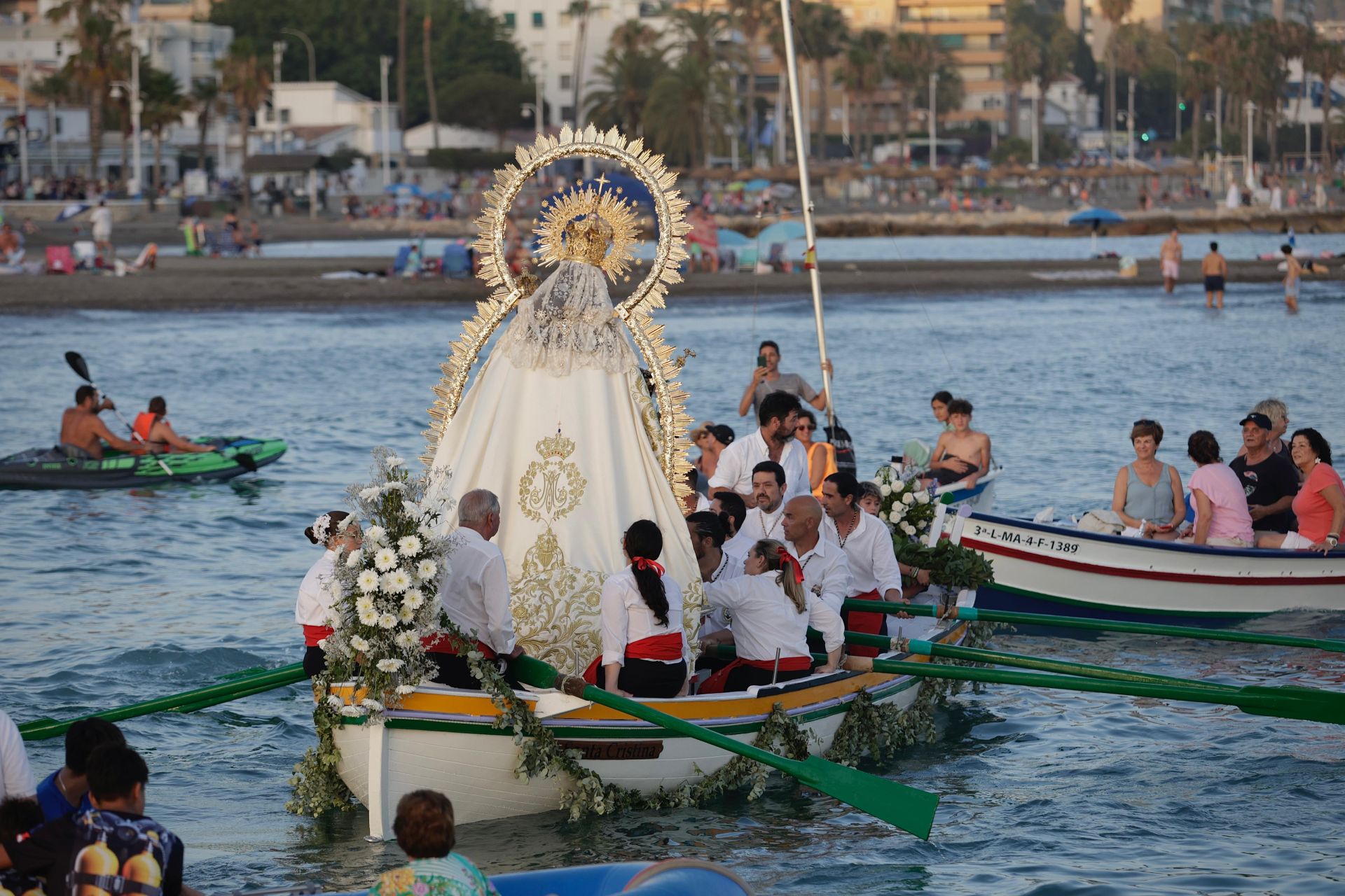 La Virgen, por las aguas de Pedregalejo