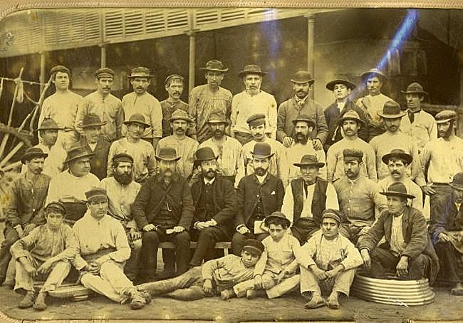 Personal de la Ferrería de Heredia en 1887.