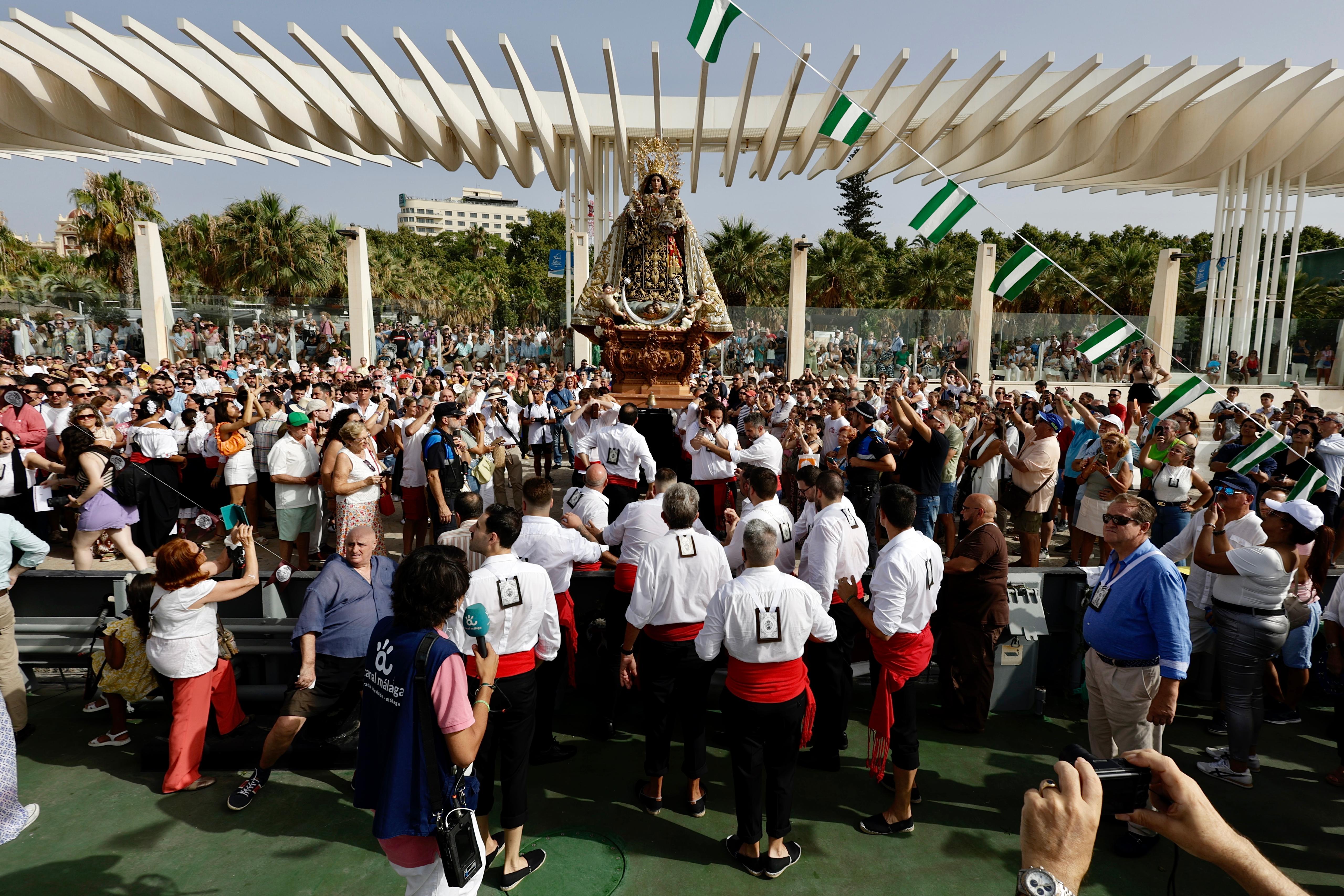 La Virgen del Carmen recorre las calles de Málaga