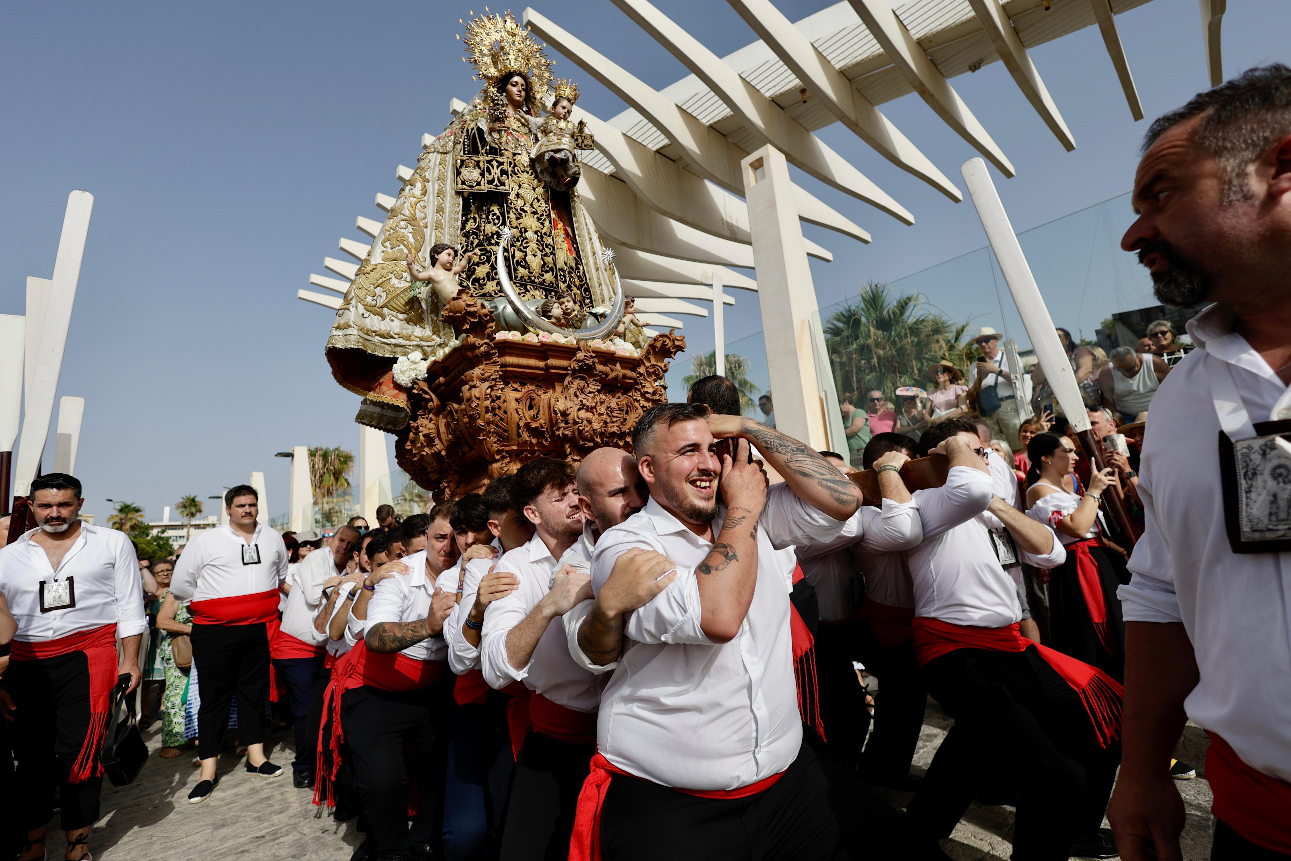 La Virgen del Carmen recorre las calles de Málaga