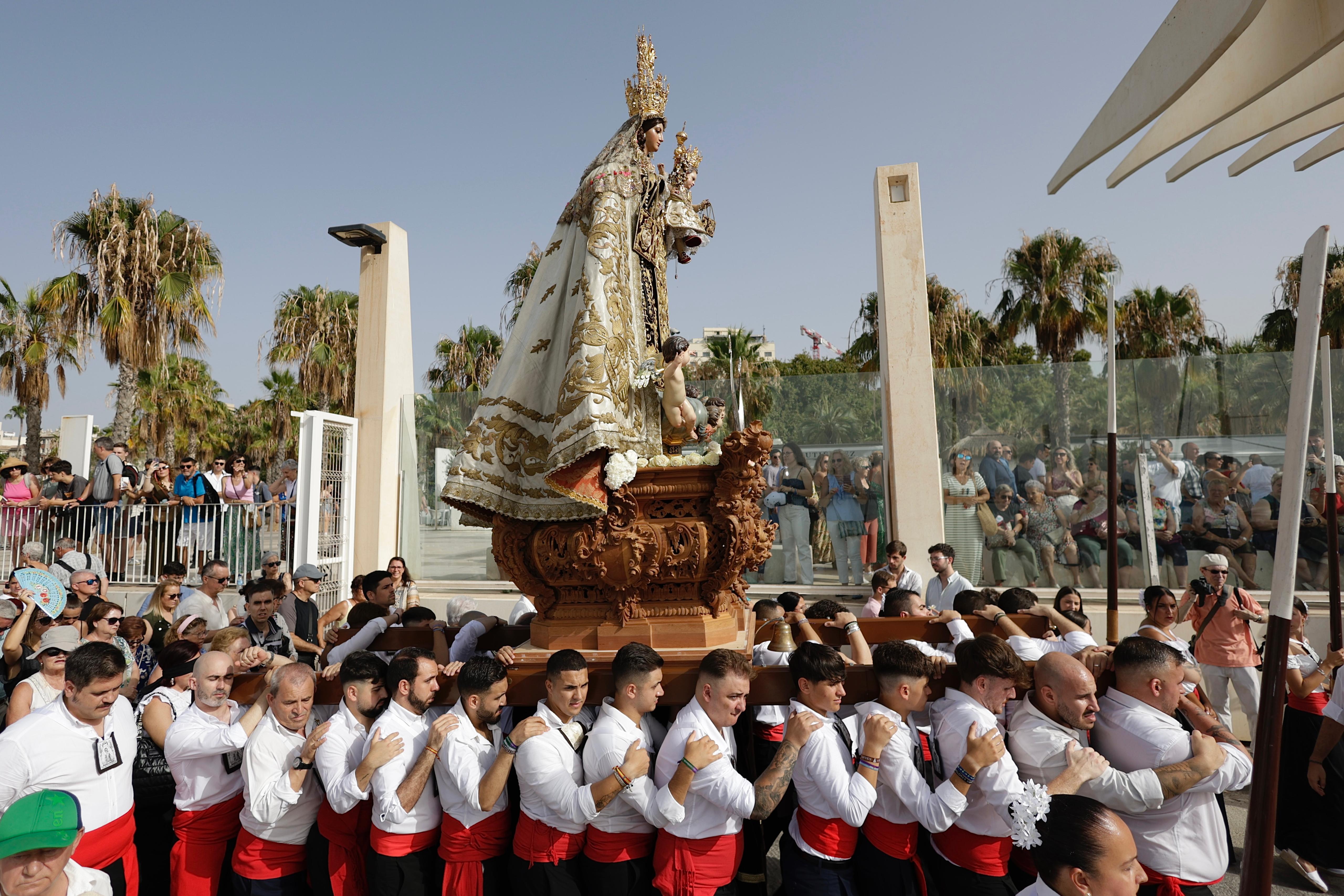 La Virgen del Carmen recorre las calles de Málaga