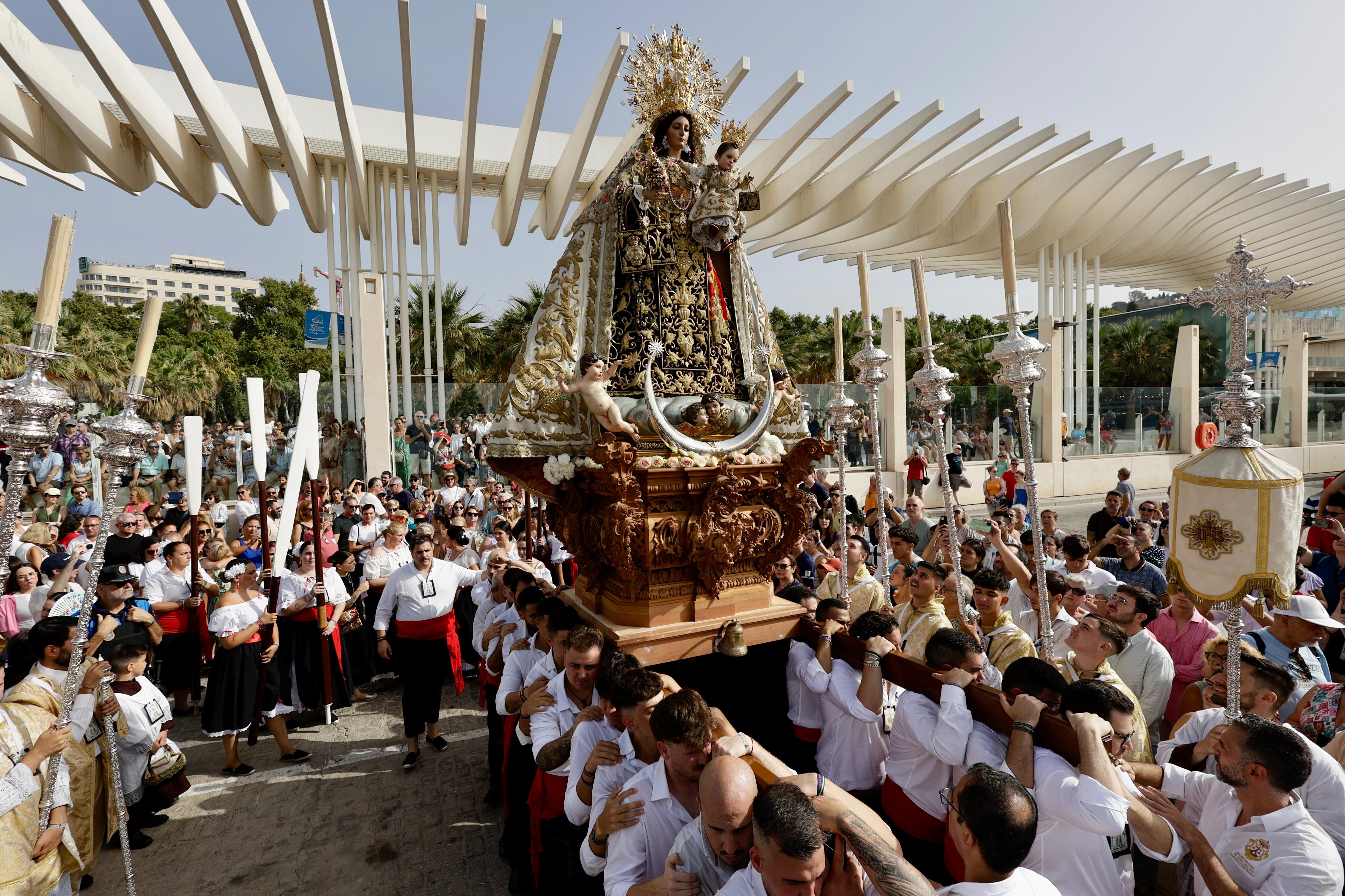 La Virgen del Carmen recorre las calles de Málaga