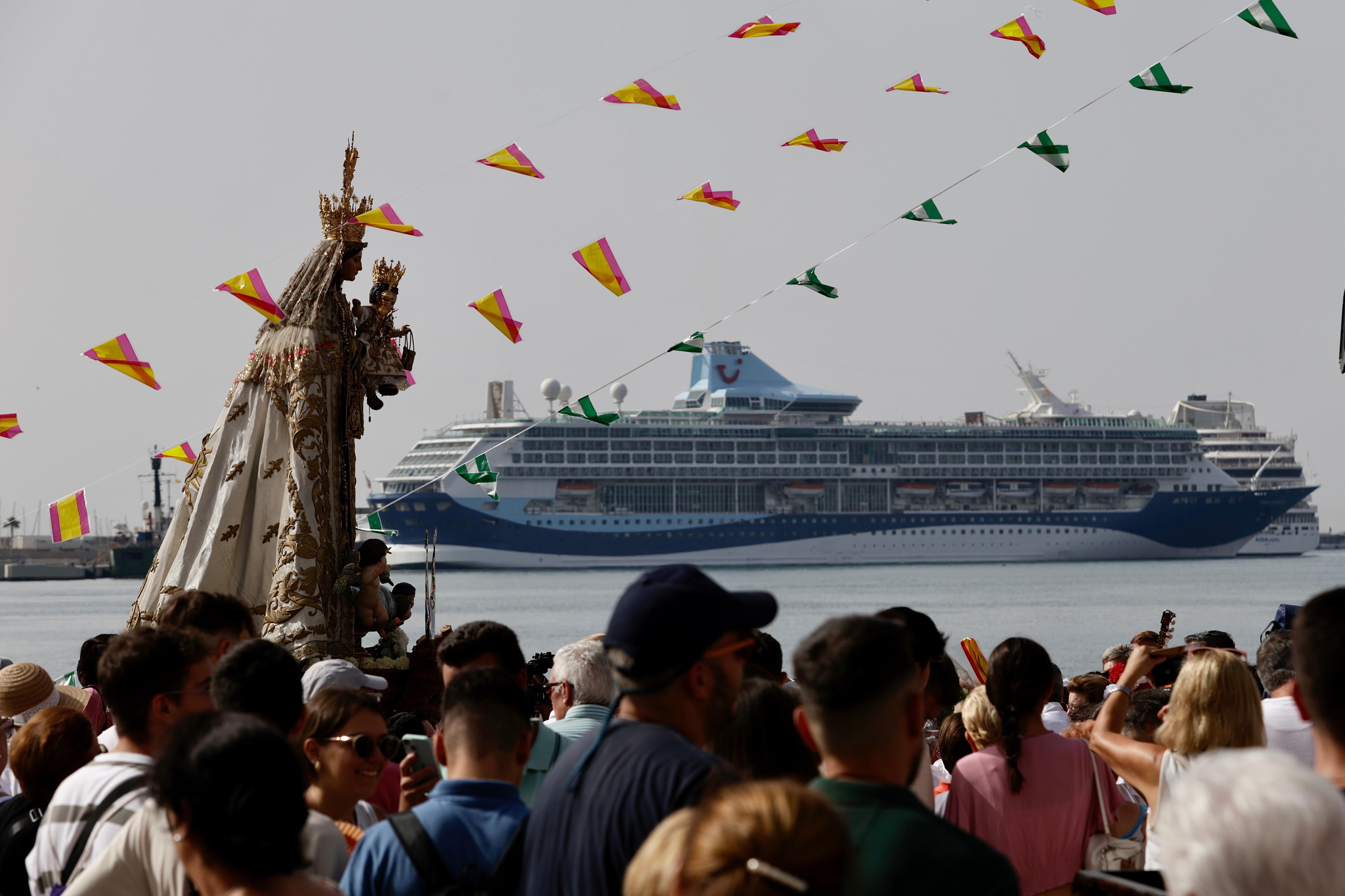 La Virgen del Carmen recorre las calles de Málaga