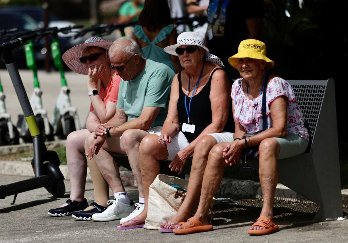 El terral dará un respiro este lunes a la capital.