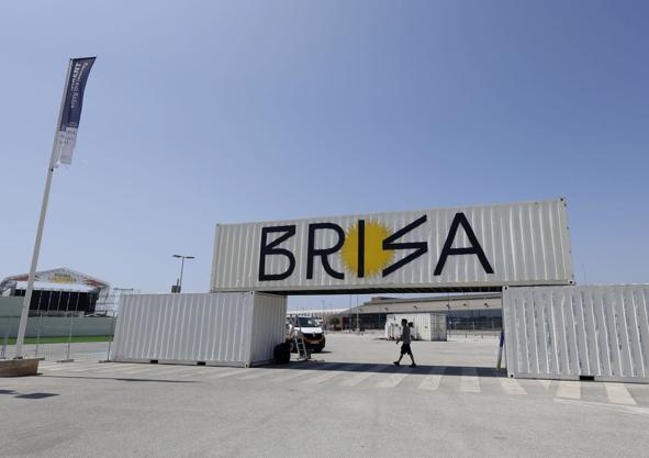 Imagen secundaria 1 - Brisa comienza la metamorfosis del Dique de Levante en recinto de conciertos