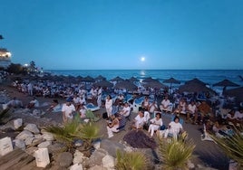 Participantes en la celebración en Benalmádena del Día Internacional del Amigo.