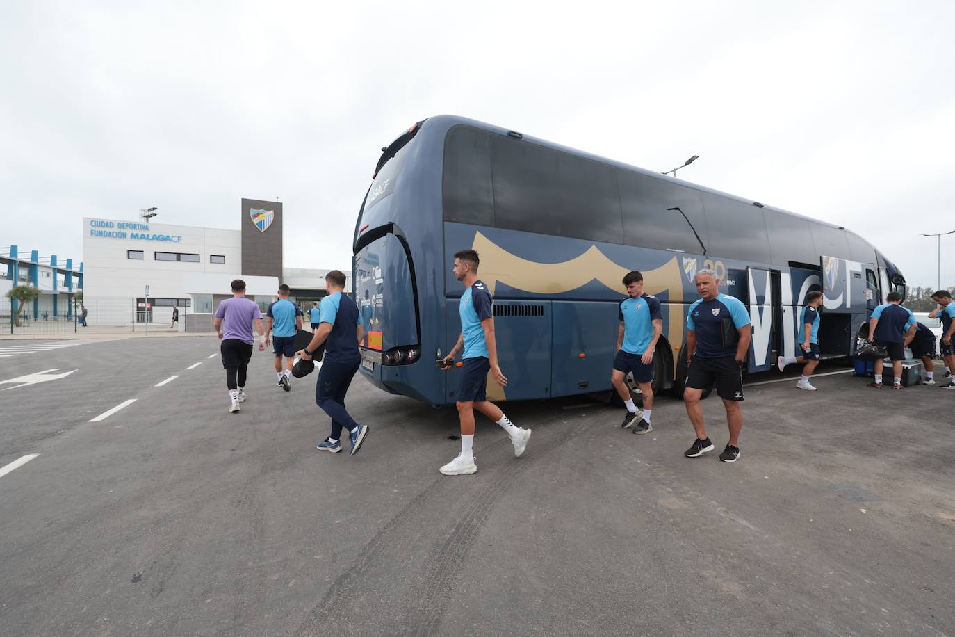 Simbólico entrenamiento del Málaga en La Academia