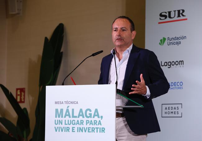 Manolo Castillo durante la apertura del foro que ha analizado la situación del mercado de la vivienda.