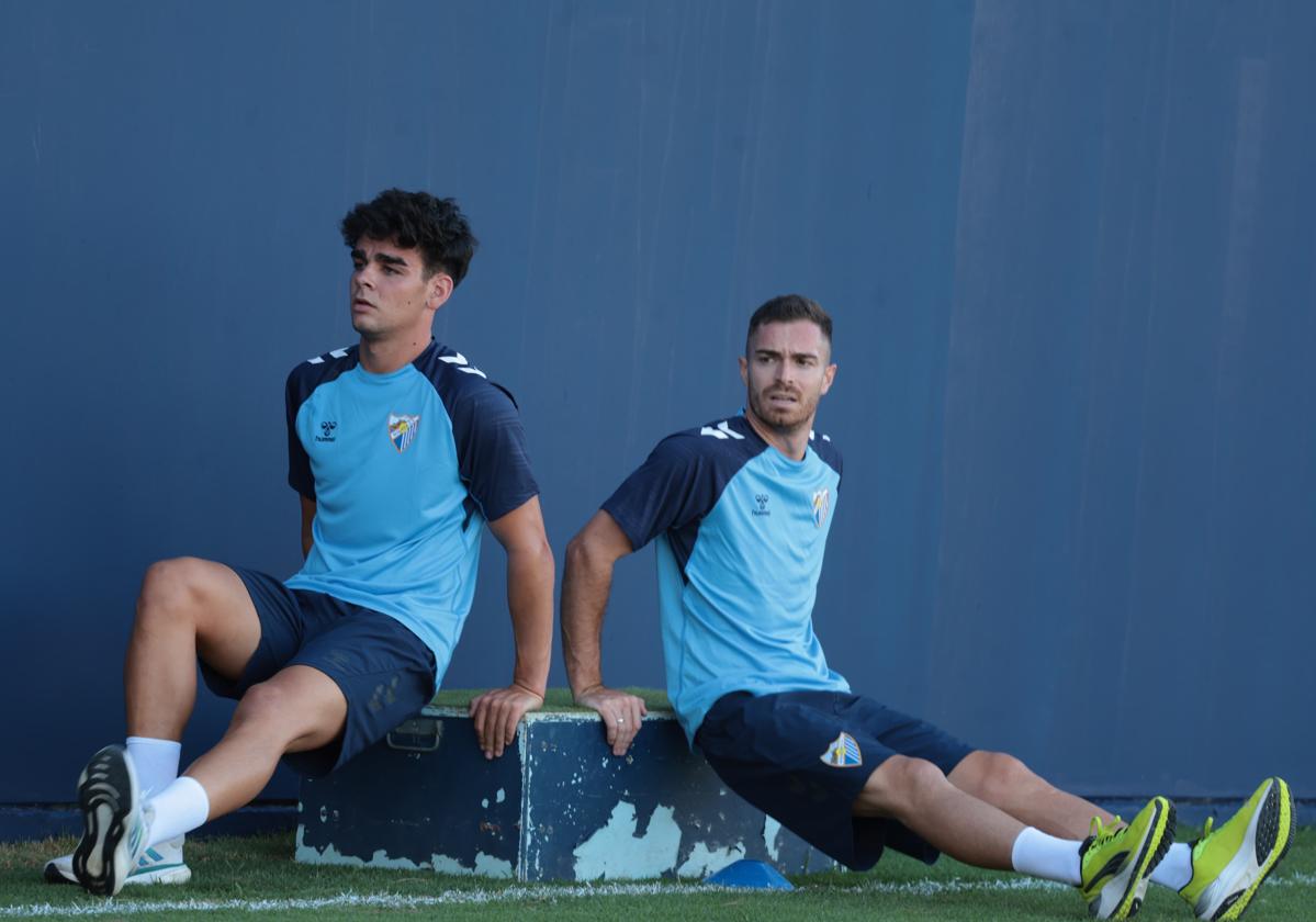 Los jugadores del Málaga Juan Hernández y Andrés Caro durante la actual pretemporada.