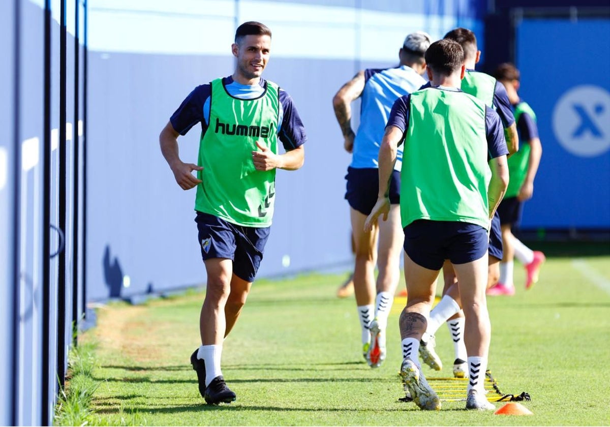 Luismi Sánchez se entrena con sus nuevos compañeros.