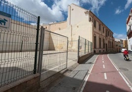 Pista deportiva en calle Parras.