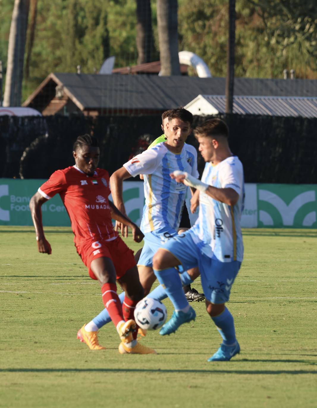 El amistoso entre el Málaga y el Al-Jazira en Marbella, en imágenes