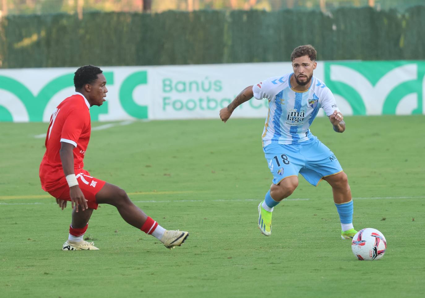 El amistoso entre el Málaga y el Al-Jazira en Marbella, en imágenes