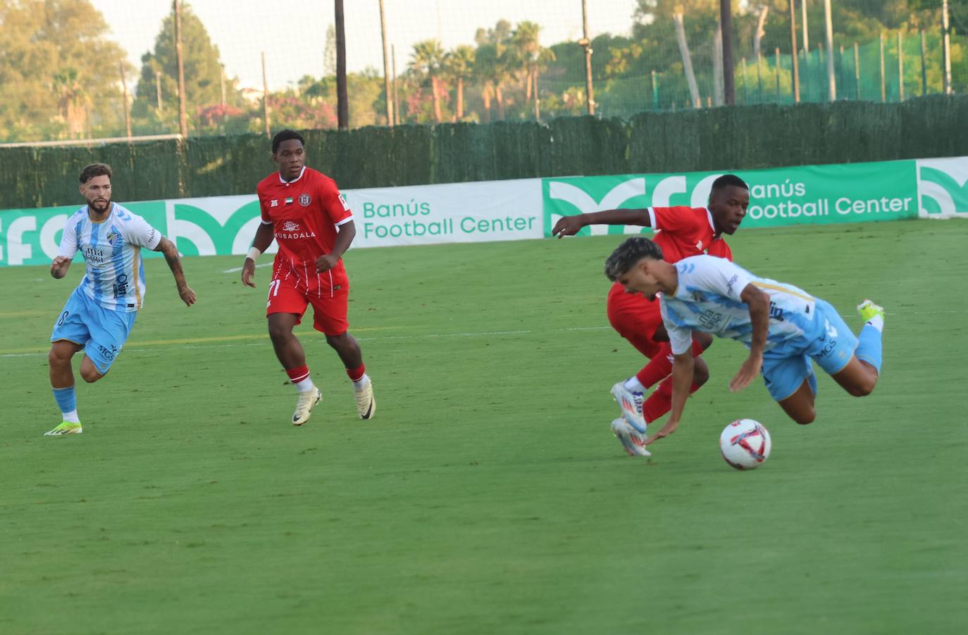 El amistoso entre el Málaga y el Al-Jazira en Marbella, en imágenes