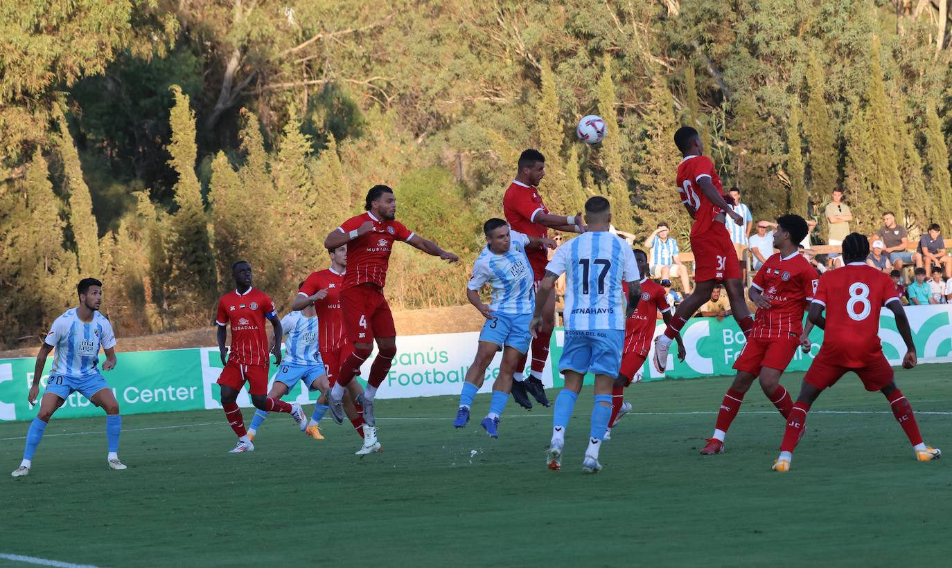 El amistoso entre el Málaga y el Al-Jazira en Marbella, en imágenes