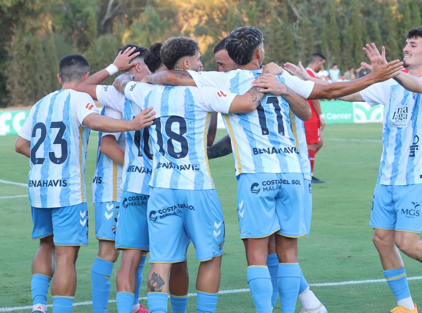 El amistoso entre el Málaga y el Al-Jazira en Marbella, en imágenes