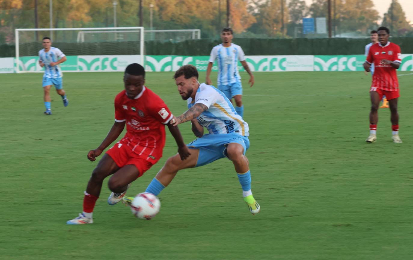 El amistoso entre el Málaga y el Al-Jazira en Marbella, en imágenes