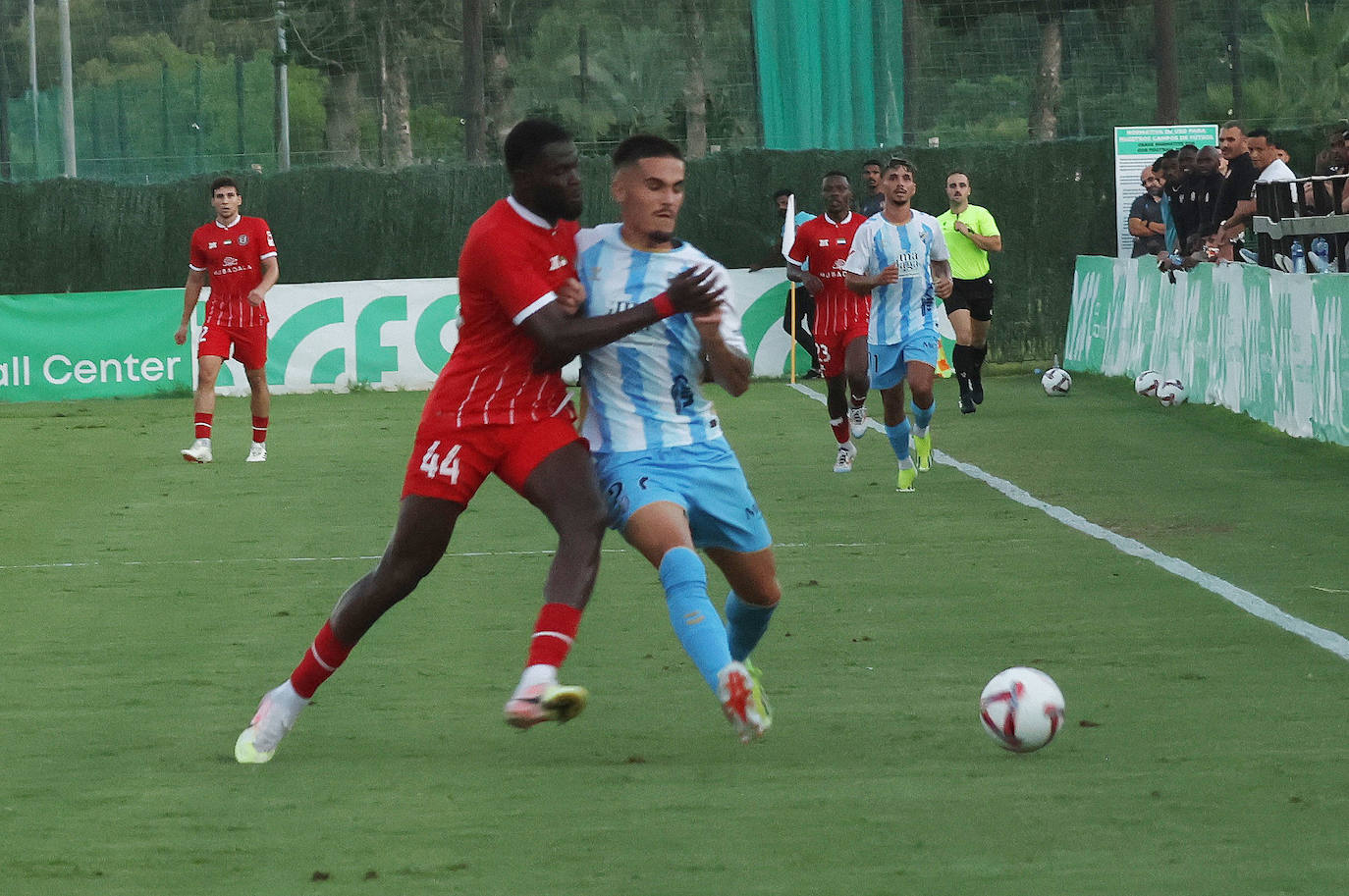 El amistoso entre el Málaga y el Al-Jazira en Marbella, en imágenes