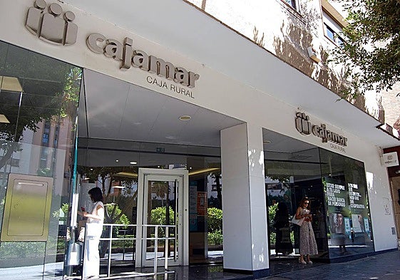 Cajamar gana 174 millones en el primer semestre, casi el triple que hace un año