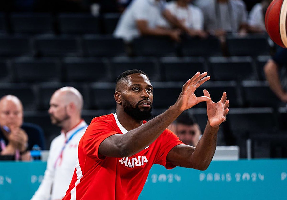 Melvin Ejim, durante un calentamiento en uno de los partidos de los Juegos.