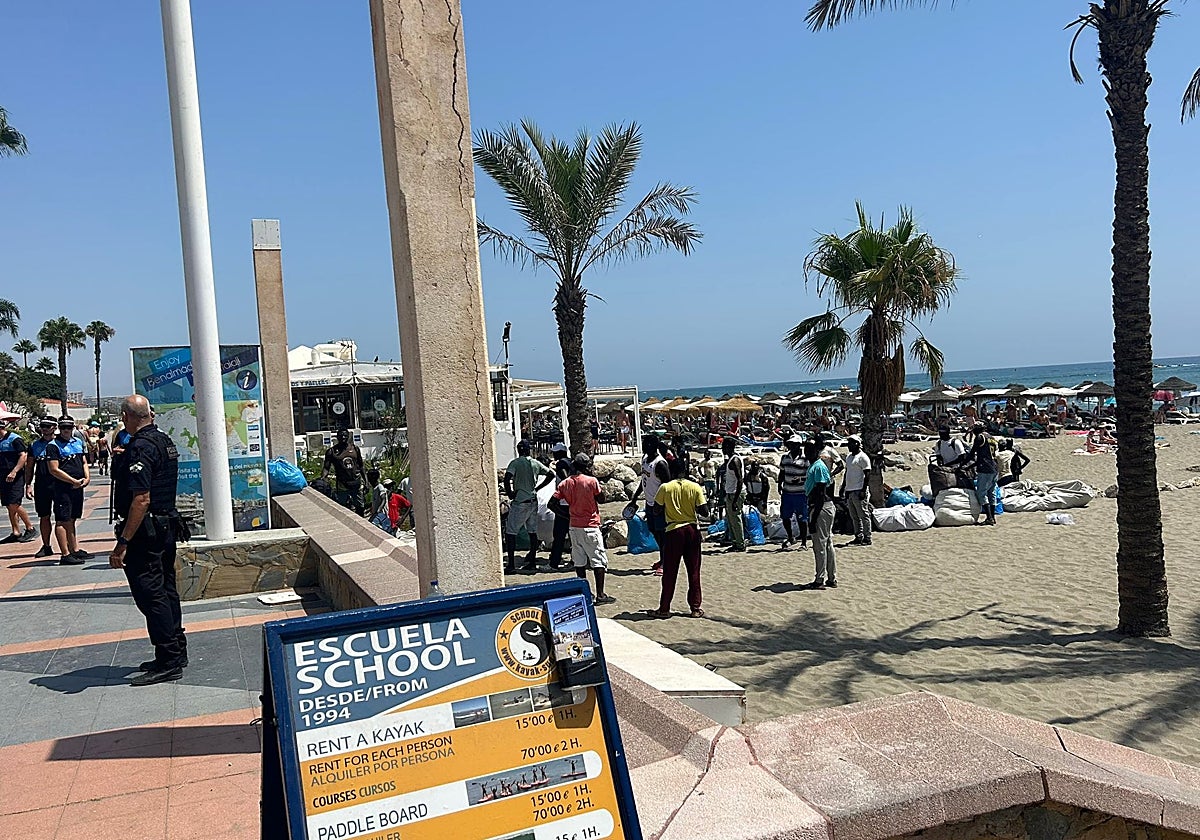Altercado entre los vendedores ambulantes y los agentes de la Policía Local de Benalmádena.