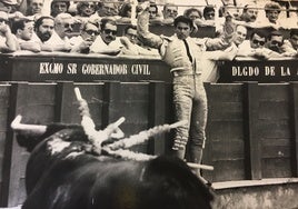 Paquirri, citando desde el estribo de La Malagueta en un tercio de banderillas.