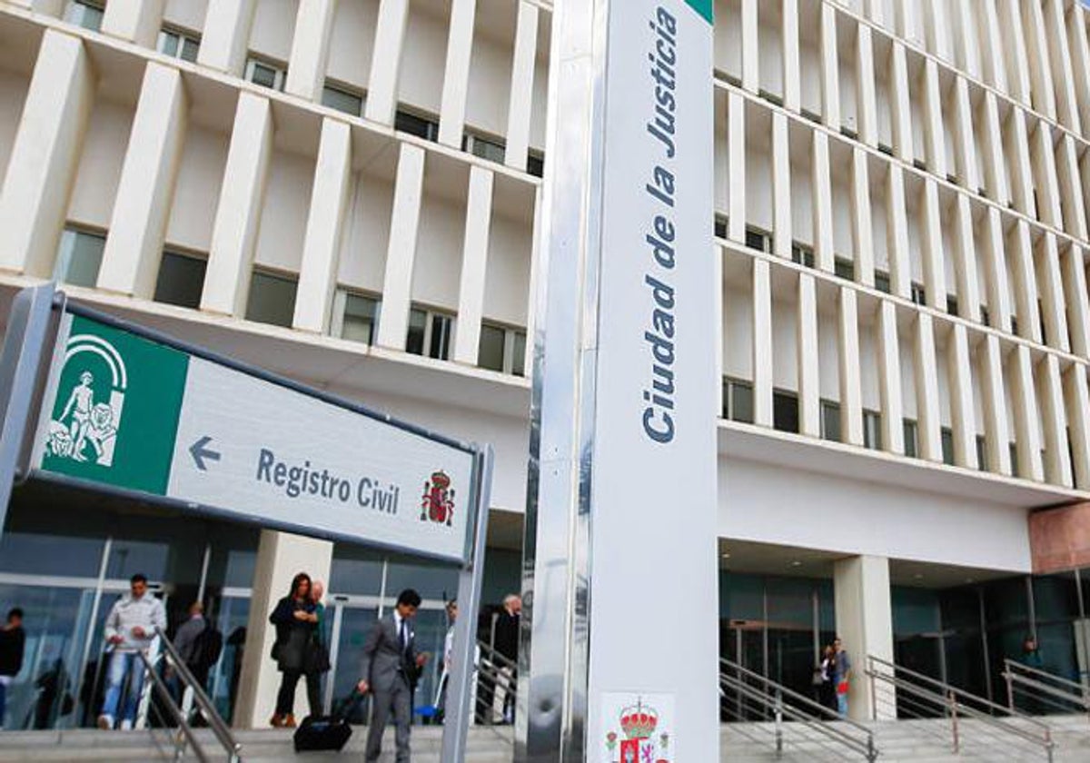 Prisión por defraudar 122.900 euros a la Seguridad Social con falsos contratos en Málaga