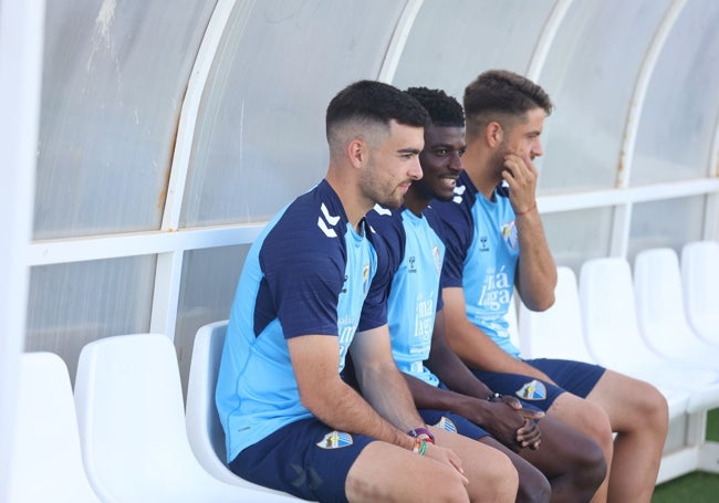 Ramón, MOussa y Dani Lorenzo, en el banquillo el sábado en La Línea, sin poder jugar.