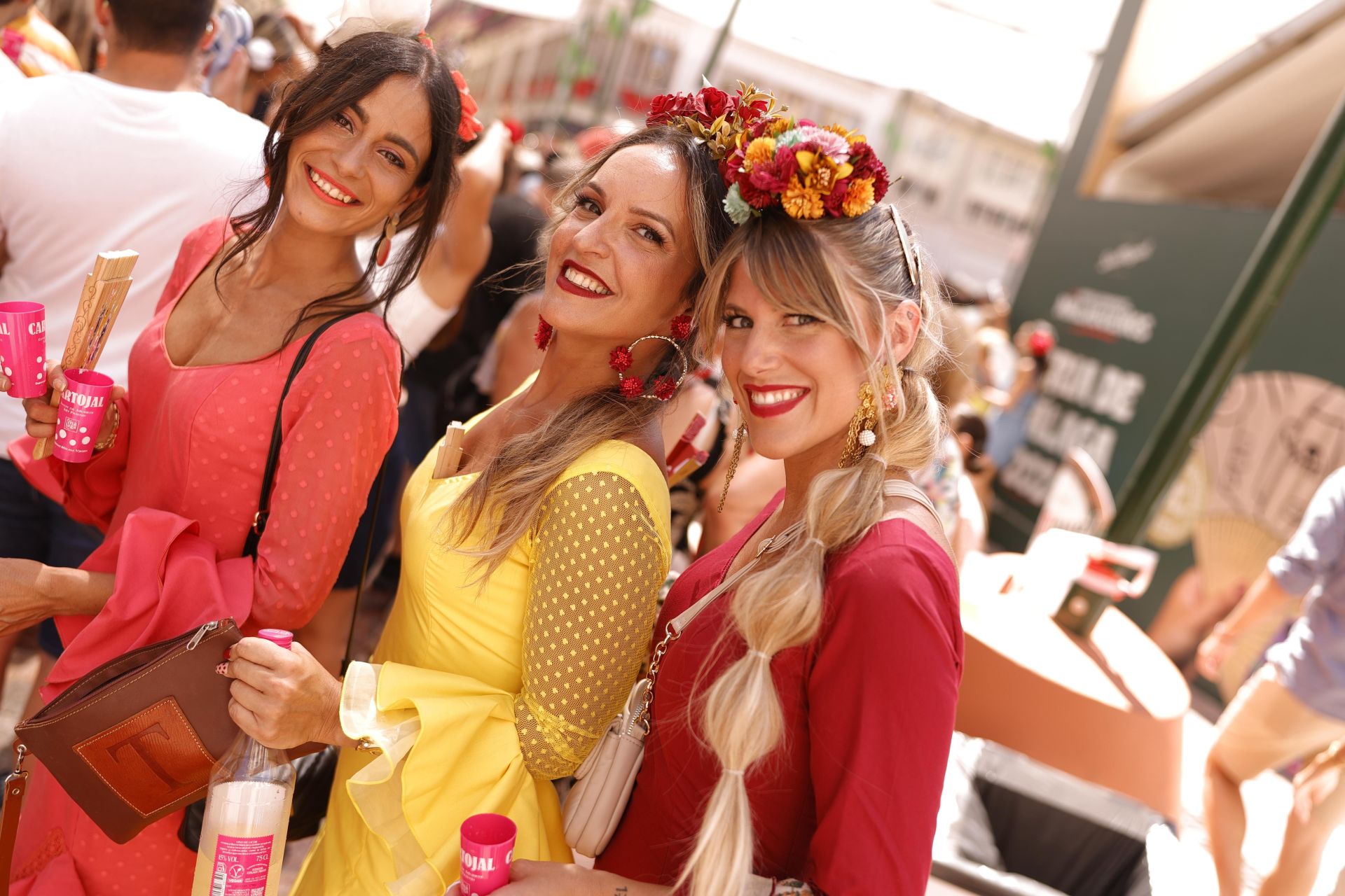 Ambiente en el Centro de Málaga en la primera jornada de feria de día, tras los fuegos y la romería a la Victoria.