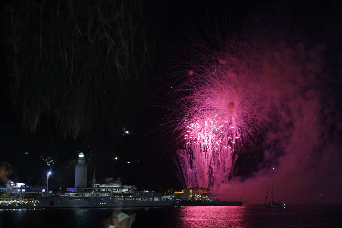 Espectáculo de drones y fuegos artificiales de la Feria de Málaga 2024