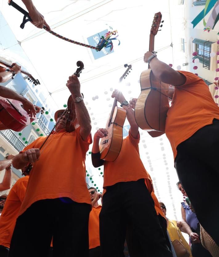 Imagen secundaria 2 - La feria del Centro de Málaga mantiene su esencia