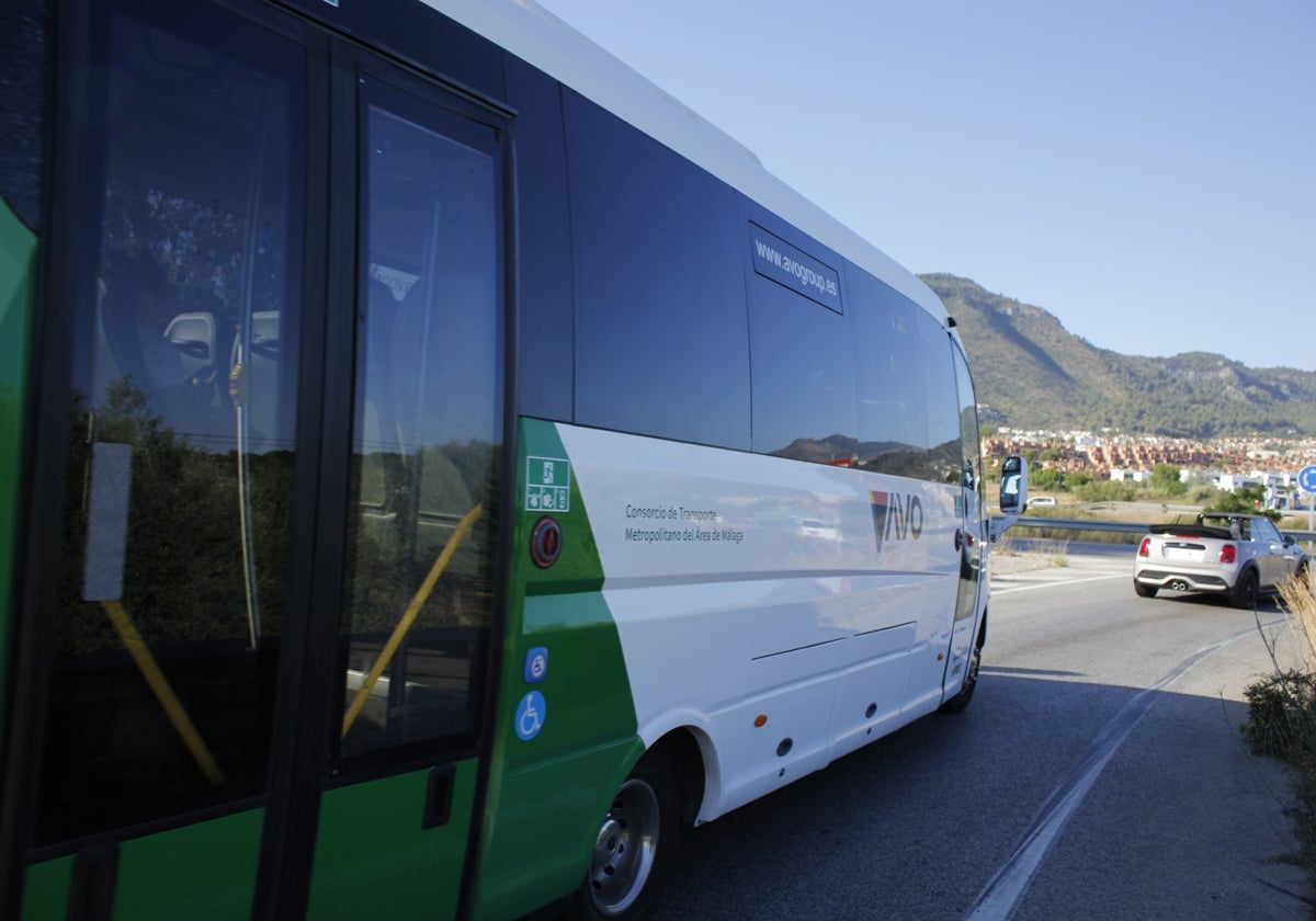 Un autobús del Consorcio a su llegada a Alhaurín de la Torre.