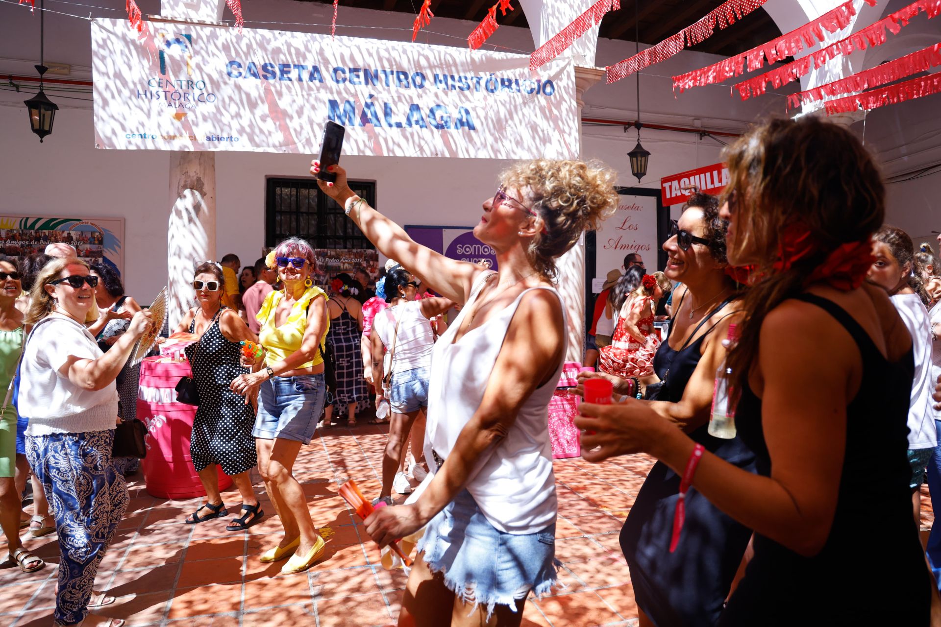 Ambiente en la Feria del centro de Málaga este martes 20 de agosto