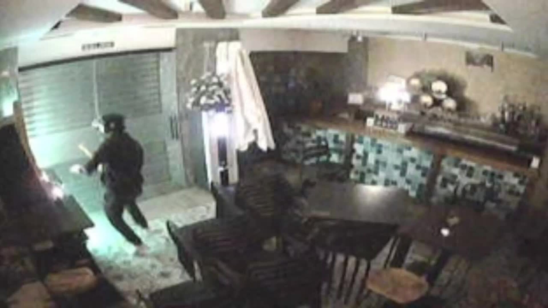 Málaga | Fuerzan la persiana de un bar de La Roca para llevarse el dinero de las tragaperras