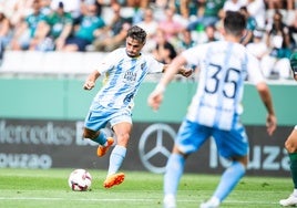 Kevin arma un disparo en el Racing de Ferrol-Málaga.