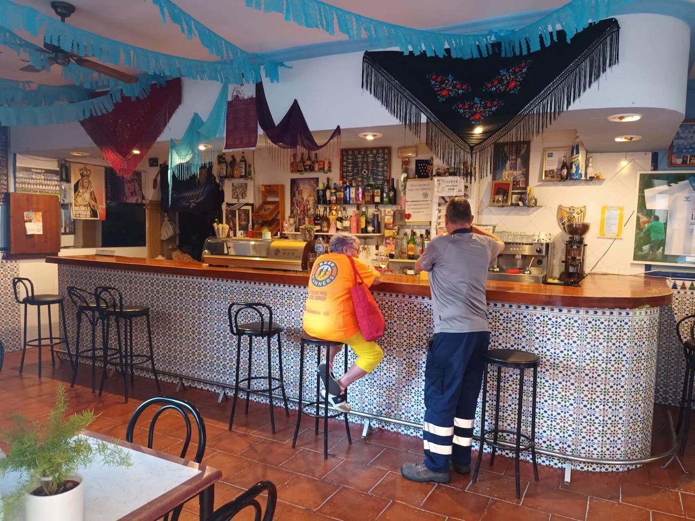 El bar Maqui, con apenas parroquianos, en la tarde de este miércoles.